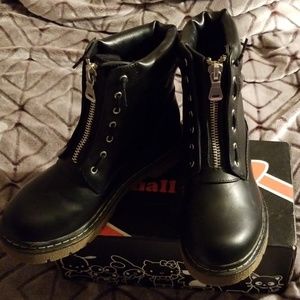 Worn Once Soda matte black zipper combat boots